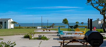 Coastal Haven: Sleeps 7!