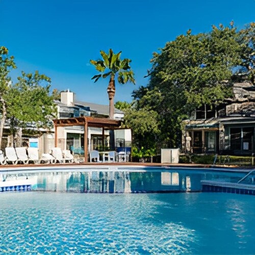 Coastal Haven: Sleeps 7!