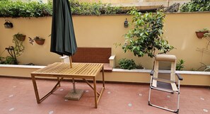 Outdoor dining - 2 bedroom apartment in rome (Roma)