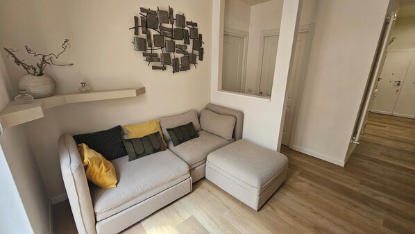 Living area - 2 bedroom apartment in rome (Roma)