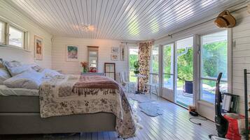 3 bedrooms, free WiFi, bed sheets