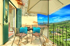 Outdoor dining - Casa in Tipico Borgo Ligure con Terrazza Panoramica (IMPERIA)