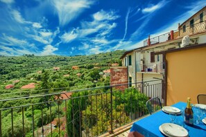 Outdoor dining - Casa in Tipico Borgo Ligure con Terrazza Panoramica (IMPERIA)