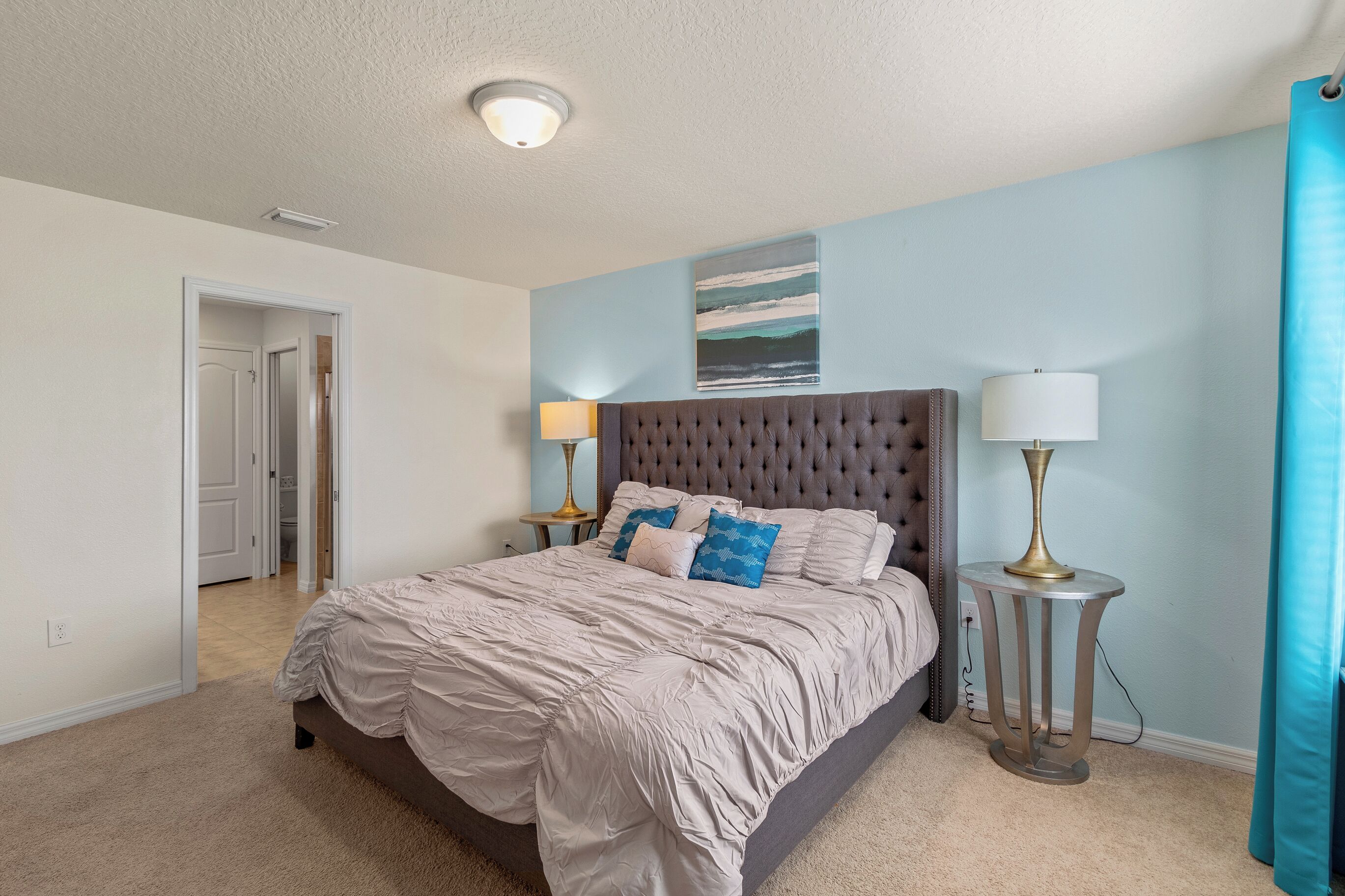 5 habitaciones, tabla de planchar con plancha, wifi y ropa de cama 