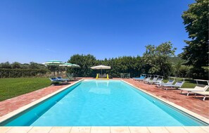 Pool - Lovely apartment in Passignano sul Trasime with outdoor swimming pool (Passignano sul Trasime)