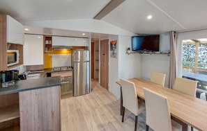 Fridge, microwave, oven, stovetop - Nice (sta)caravan in Saint-Julien-en-Born (Saint-Julien-en-Born)