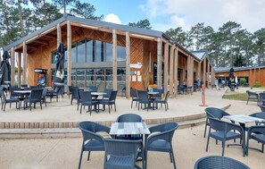 Outdoor dining - Nice (sta)caravan in Saint-Julien-en-Born (Saint-Julien-en-Born)