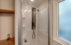 Douche, sèche-cheveux