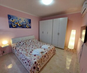 1 bedroom, WiFi, bed sheets