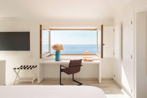 Suíte premium, sacada, vista para o oceano | Cofres nos quartos, quartos à prova de som, Wi-Fi de cortesia