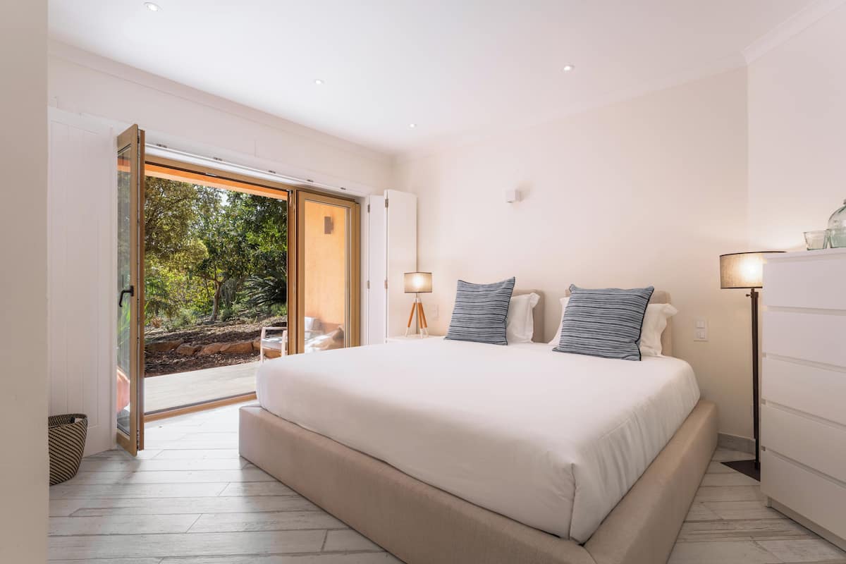 Luxury Suite, Balcony, Garden View | In-room safe, soundproofing, free WiFi