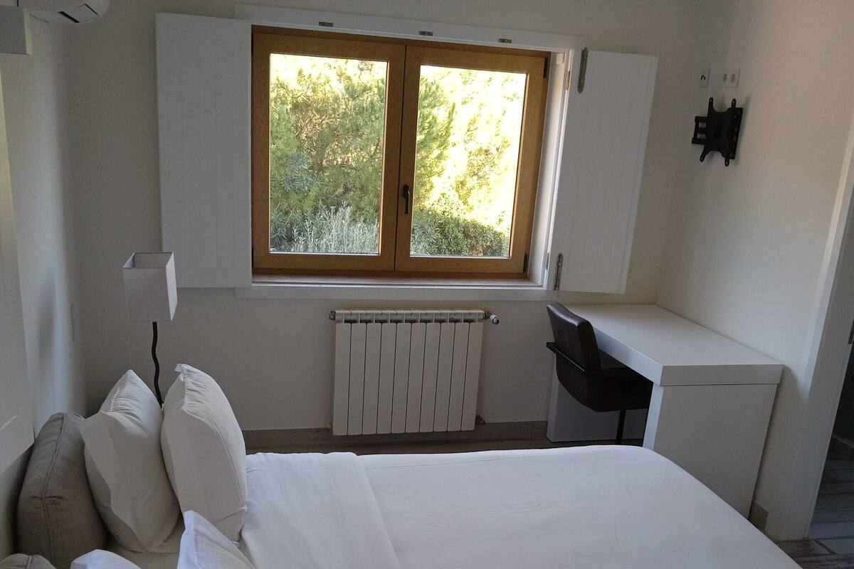 In-room safe, soundproofing, free WiFi