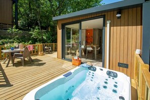 Luxury Mobile Home, Hot Tub | Terrace/patio - Camping le Luberon (Apt)