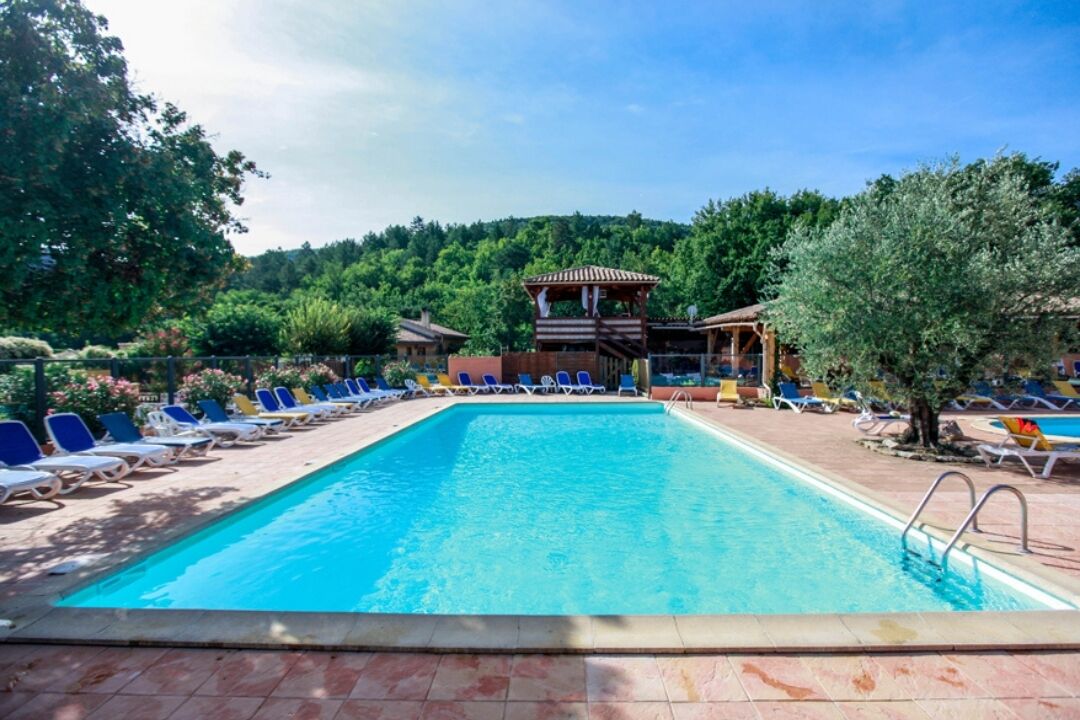 Seasonal outdoor pool, sun loungers