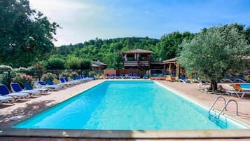 Seasonal outdoor pool, sun loungers