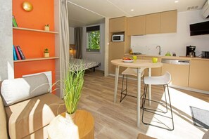 Luxury Mobile Home, Hot Tub | Individually furnished, free WiFi, bed sheets - Camping le Luberon (Apt)