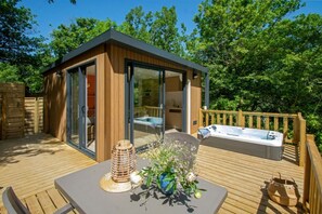 Luxury Mobile Home, Hot Tub | Terrace/patio - Camping le Luberon (Apt)