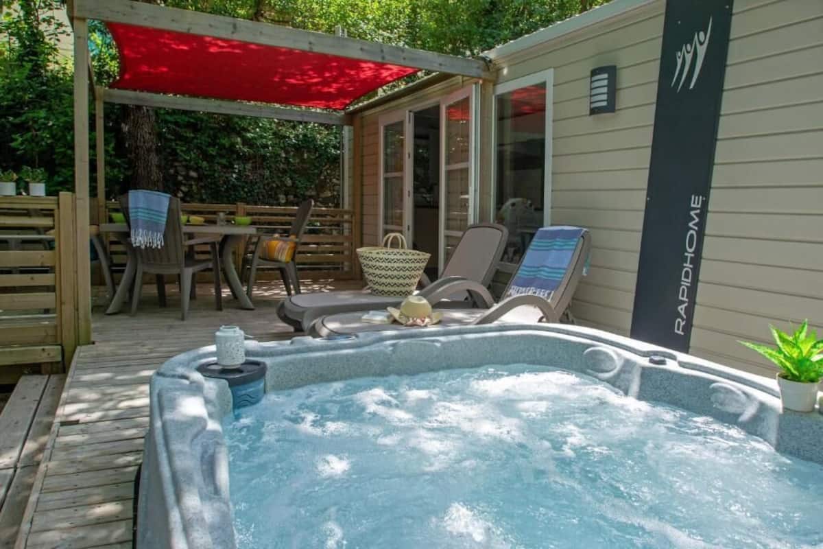 Luxury Mobile Home, Hot Tub | Teres/patio