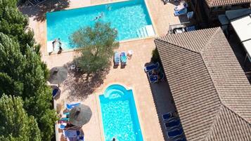 Seasonal outdoor pool, pool loungers