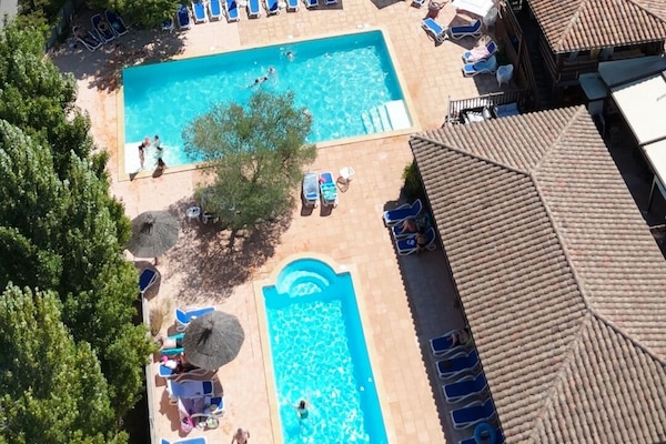 Seasonal outdoor pool, pool loungers