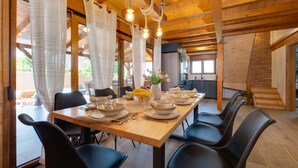 Dining - Luxurious home in Gornje Plavnice with sauna (Gornje Plavnice)