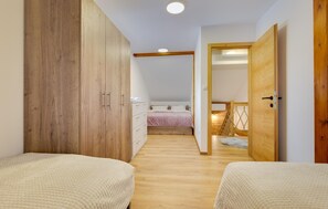 2 chambres, fer et planche à repasser, lit parapluie, Wi-Fi gratuit