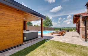 Et oppvarmet basseng