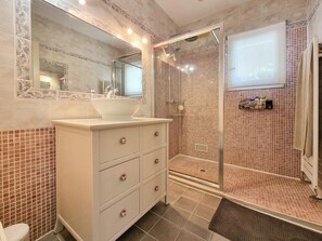 Douche, serviettes fournies