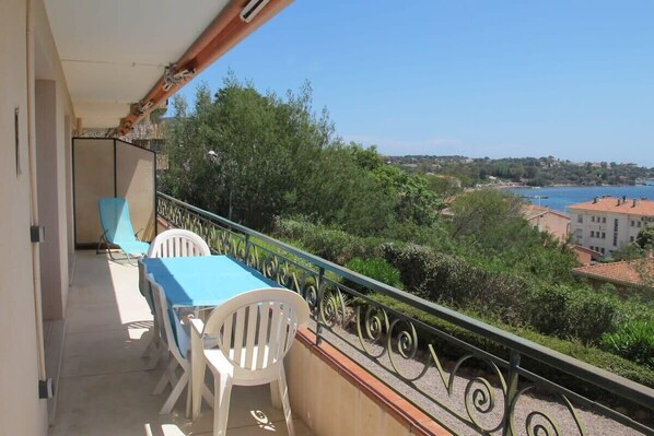 Outdoor dining - Très bel appartement 3 pièces proche de la mer et (Saint-Raphaël)