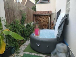 Outdoor spa tub - Rez de Jardin Proche Paris Arena Paris Sud à 4 km (Clamart)