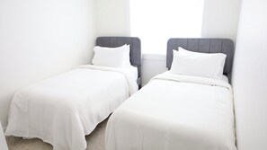 3 bedrooms, iron/ironing board, WiFi, bed sheets