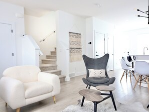 Living area - *NEW* Modern House With Private Hot Tub & Parking (Saskatoon)