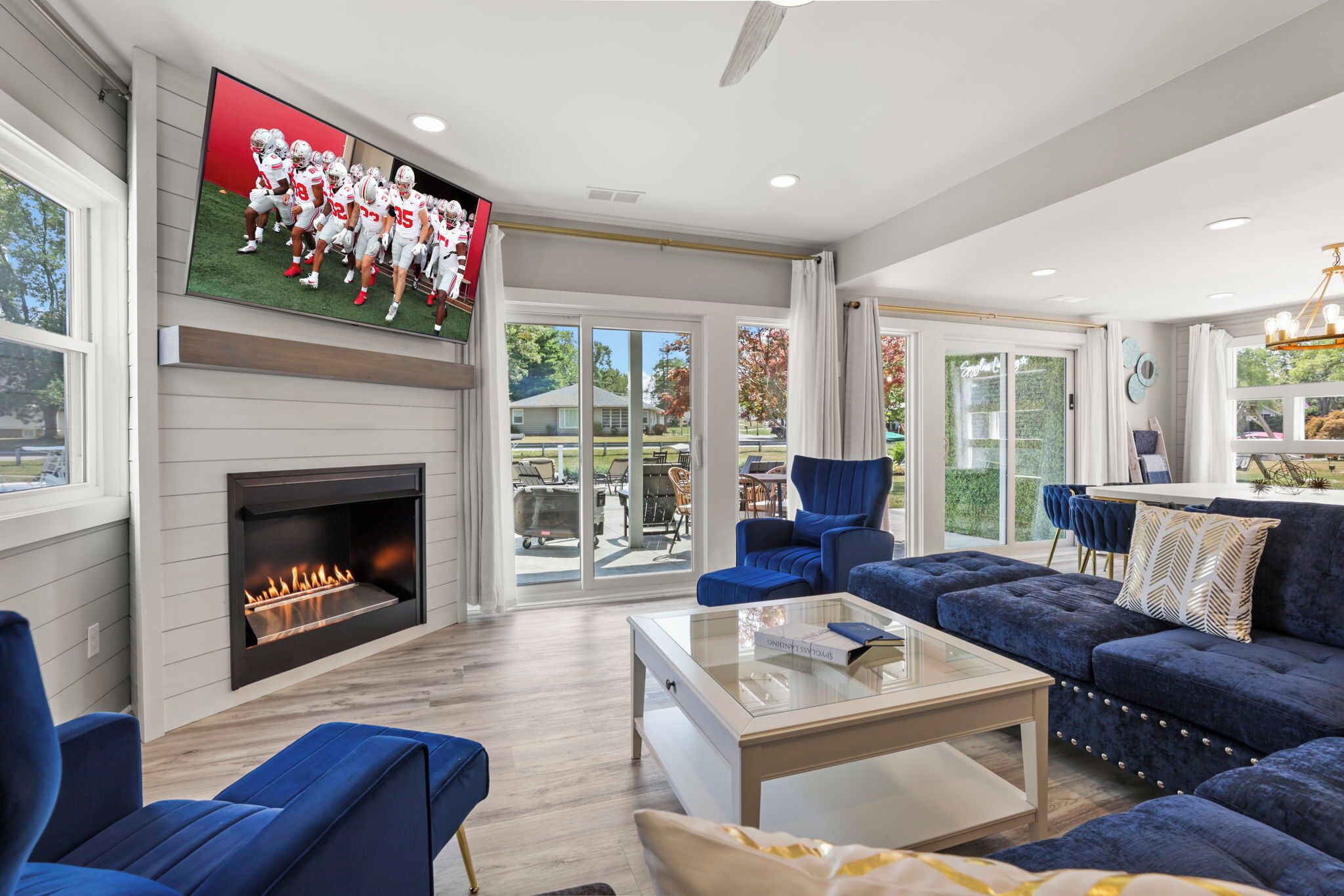 Televisor intel·ligent, llar de foc i futbolí 