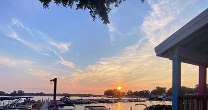 !Newly Upgraded! Hot Tub-Game Room-Dock-Fire Pits