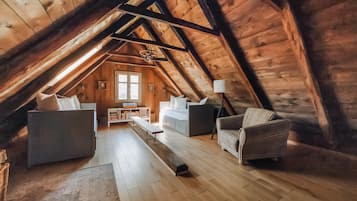 Smart TV, fireplace, table tennis