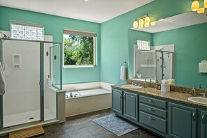 Eco-friendly toiletries, hair dryer, towels, soap - Red Rock Views! Pool~Pickleball~Hike~Golf, Deck Overlooks the 9th Green! Sedona (Sedona)