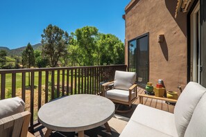 Property grounds - Red Rock Views! Pool~Pickleball~Hike~Golf, Deck Overlooks the 9th Green! Sedona (Sedona)
