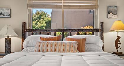 Red Rock Views! Pool~Pickleball~Hike~Golf, Deck Overlooks the 9th Green! Sedona