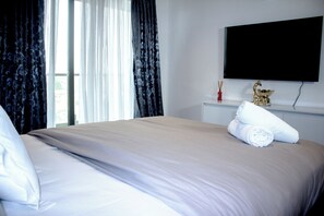 2 bedrooms, desk, iron/ironing board, free WiFi