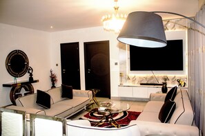 Front of property - Immaculate Beauty Gem Location Pools Gym (Accra)