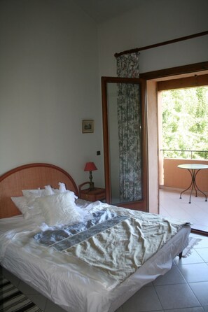 5 Schlafzimmer, Bügeleisen/Bügelbrett, WLAN, Bettwäsche