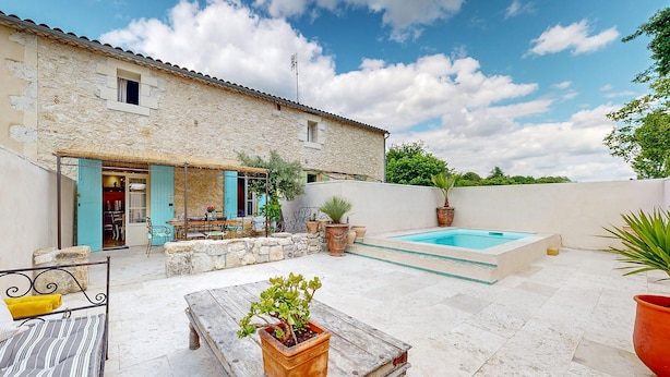 A stone building with a pool, outdoor furniture, and potted plants. - Nice home in Port-Sainte-Foy-Pontch (Port-Sainte-Foy-Pontch)