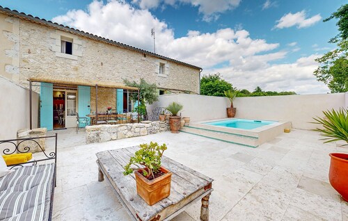 Nice home in Port-Sainte-Foy-Pontch