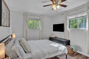 5 camere, una scrivania, ferro/asse da stiro, culla da viaggio