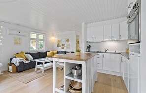 Fridge, stovetop, dishwasher, coffee/tea maker - 2 bedroom gorgeous home in Ebeltoft (Ebeltoft)