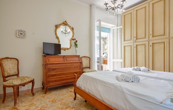 1 slaapkamer, een strijkplank/strijkijzer, gratis wifi