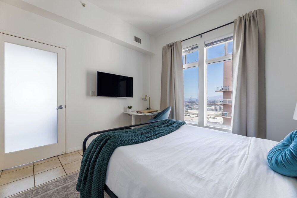 A closer look at Ocean View Highrise Apartments In Cleveland Heights