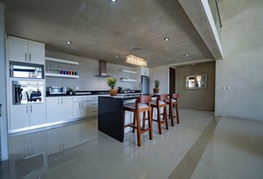 Fridge, microwave, oven, stovetop - Carina at Casa Verapaz - 1BR + Loft - Volcano View (Santa Catarina Palopó)