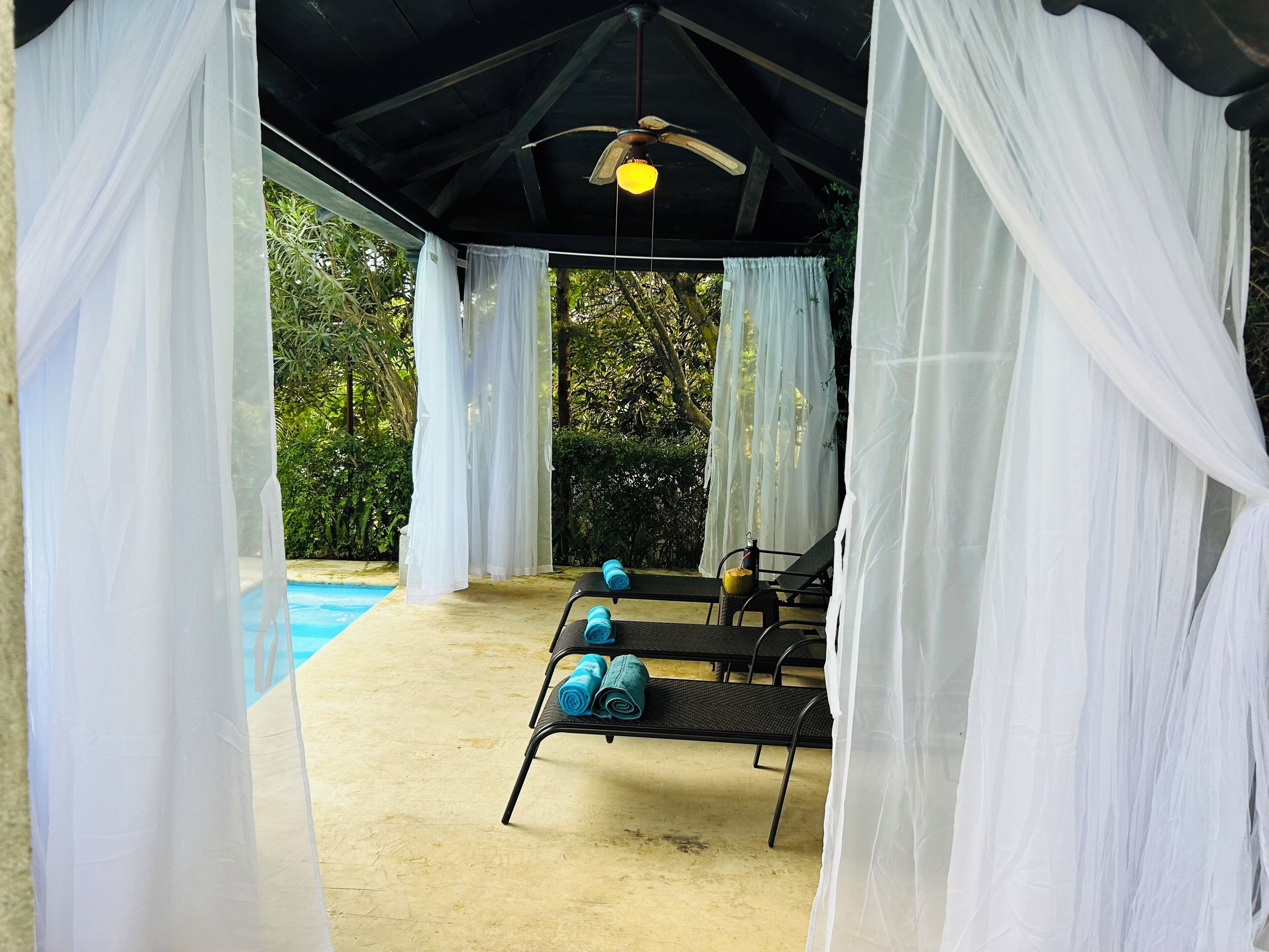 Piscine extérieure, piscine chauffée