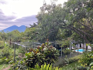 Property grounds - Carina at Casa Verapaz - 1BR + Loft - Volcano View (Santa Catarina Palopó)